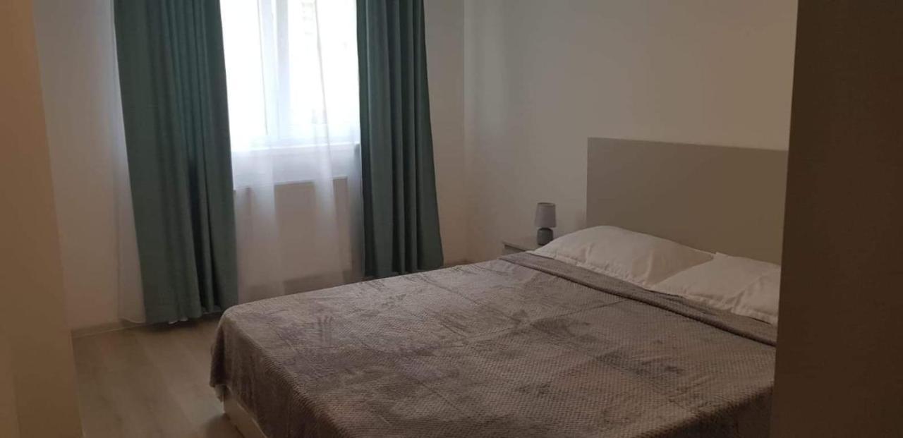 Апартаменты Apartament Modern Ioan Popasu Брашов Экстерьер фото